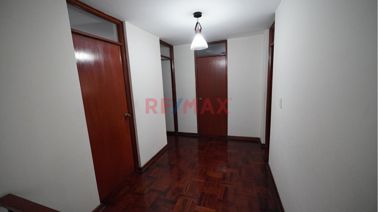 Casa En Venta En Vista Alegre – Surco | 5 Dormitorios, Jardín, Terraza, Bbq Y 2 Cocheras — foto 6