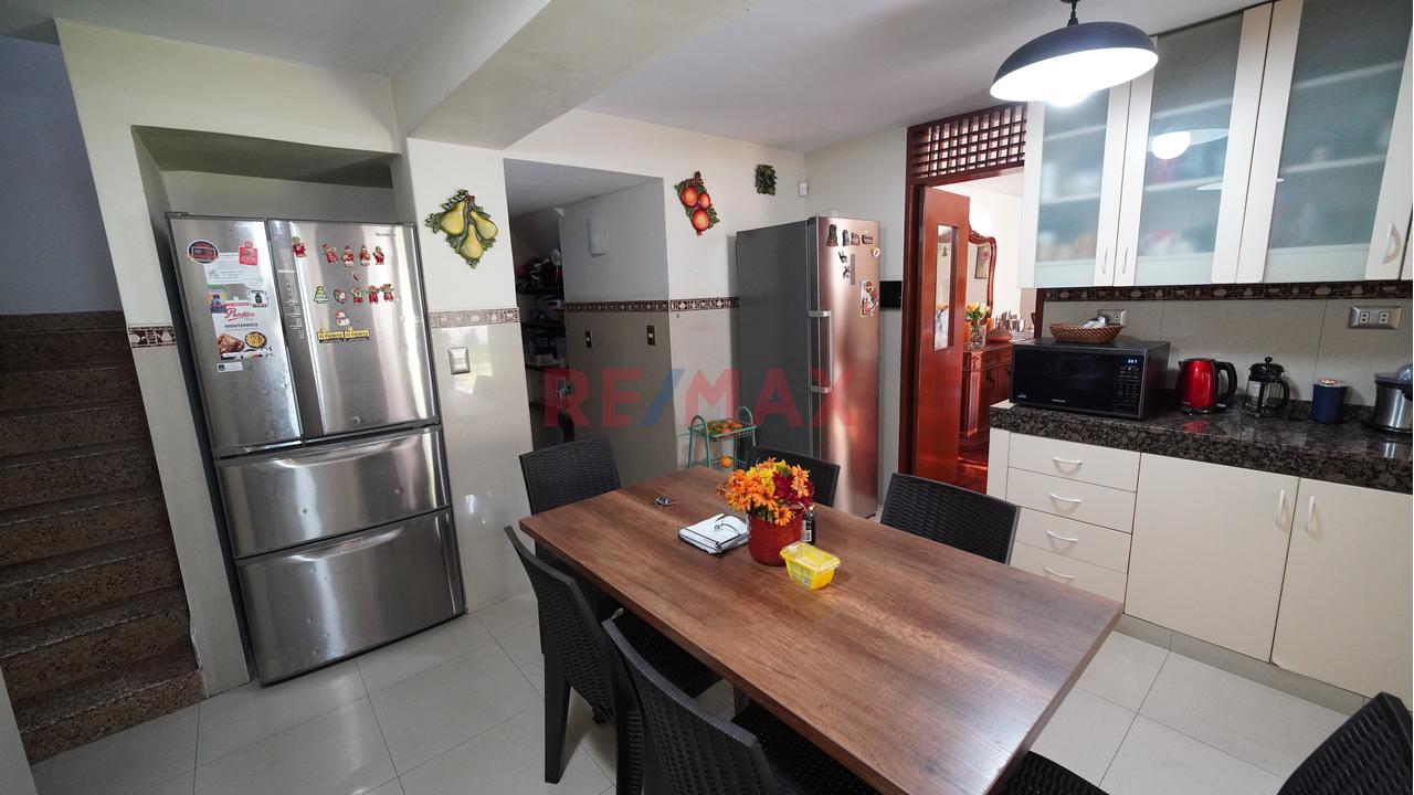 Casa En Venta En Vista Alegre – Surco | 5 Dormitorios, Jardín, Terraza, Bbq Y 2 Cocheras — foto 5