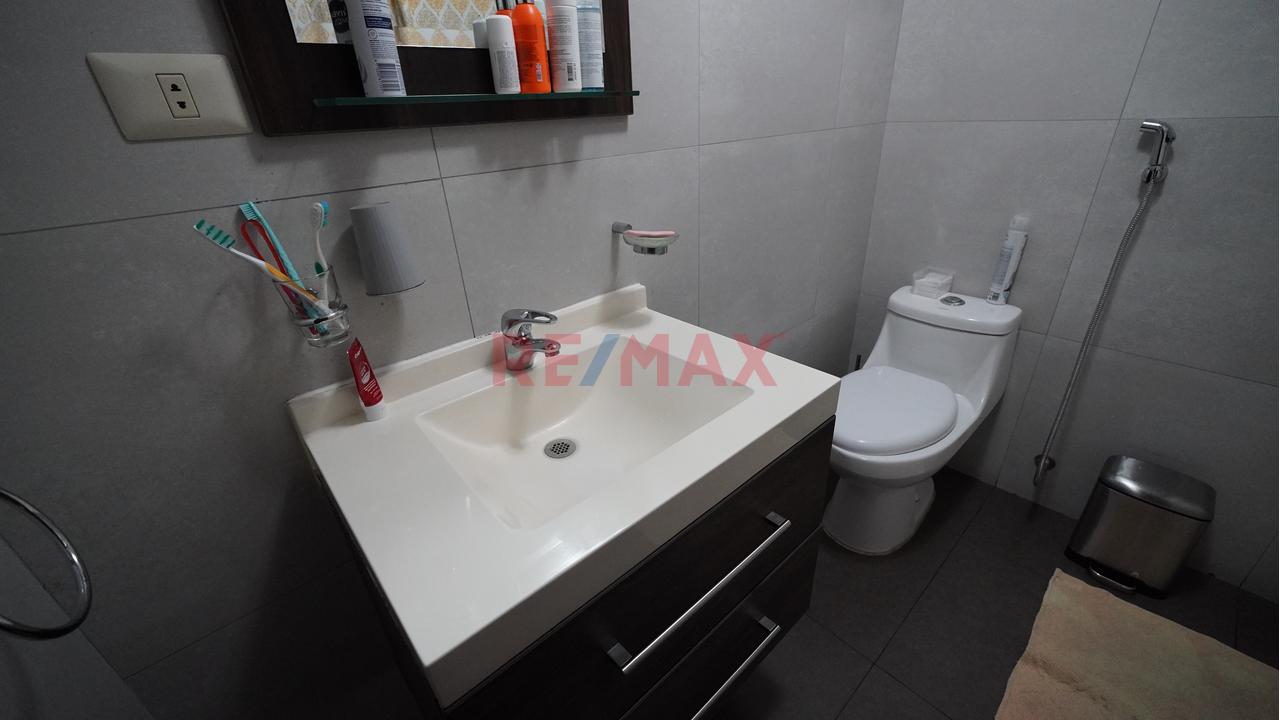 Casa En Venta En Vista Alegre – Surco | 5 Dormitorios, Jardín, Terraza, Bbq Y 2 Cocheras — foto 8