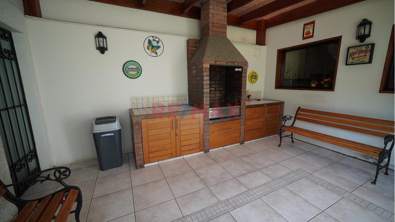 Casa En Venta En Vista Alegre – Surco | 5 Dormitorios, Jardín, Terraza, Bbq Y 2 Cocheras — foto 12