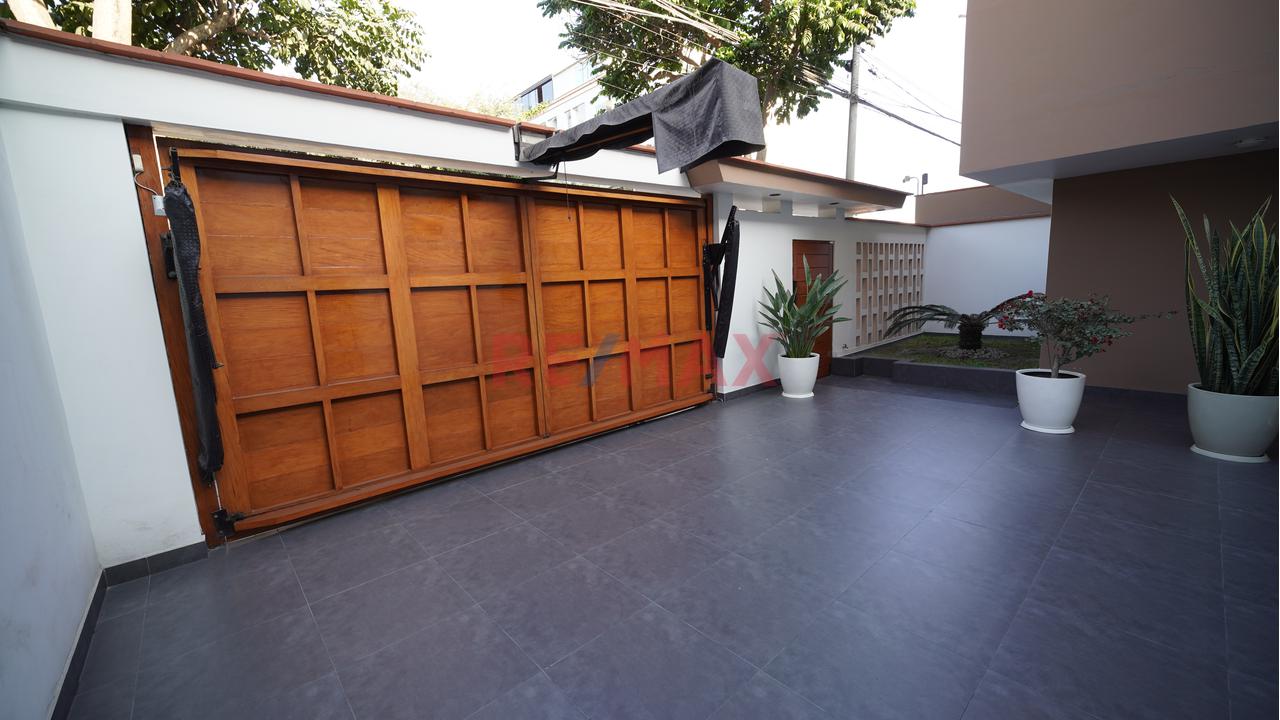 Casa En Venta En Vista Alegre – Surco | 5 Dormitorios, Jardín, Terraza, Bbq Y 2 Cocheras — foto 14