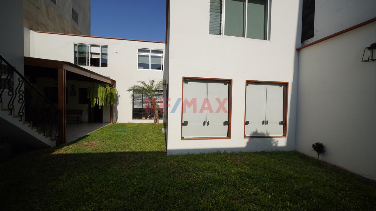 Casa En Venta En Vista Alegre – Surco | 5 Dormitorios, Jardín, Terraza, Bbq Y 2 Cocheras — foto 13