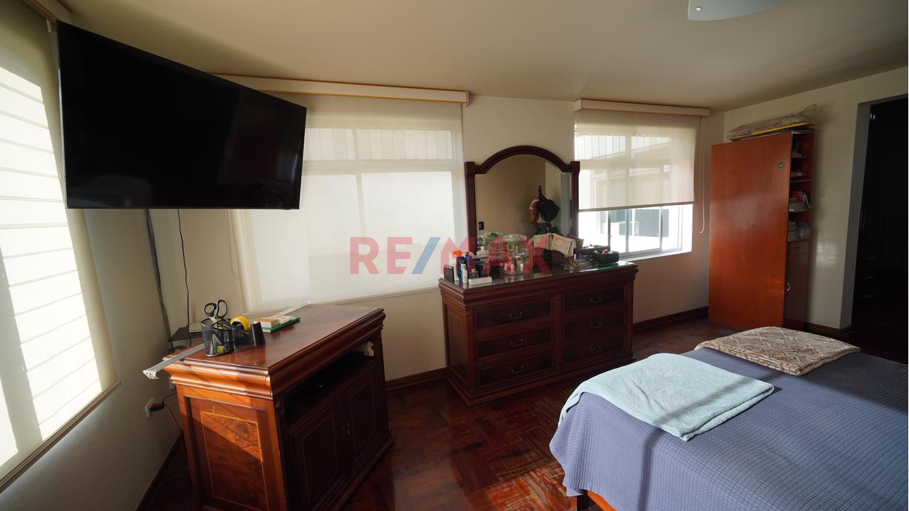 Casa En Venta En Vista Alegre – Surco | 5 Dormitorios, Jardín, Terraza, Bbq Y 2 Cocheras — foto 7
