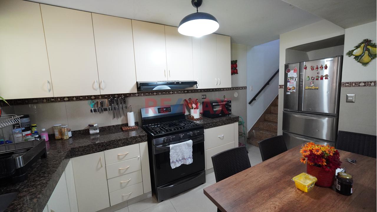 Casa En Venta En Vista Alegre – Surco | 5 Dormitorios, Jardín, Terraza, Bbq Y 2 Cocheras — foto 4