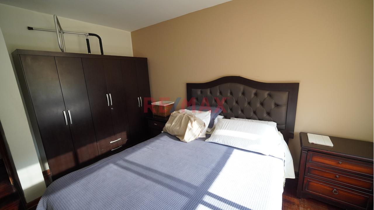 Casa En Venta En Vista Alegre – Surco | 5 Dormitorios, Jardín, Terraza, Bbq Y 2 Cocheras — foto 9