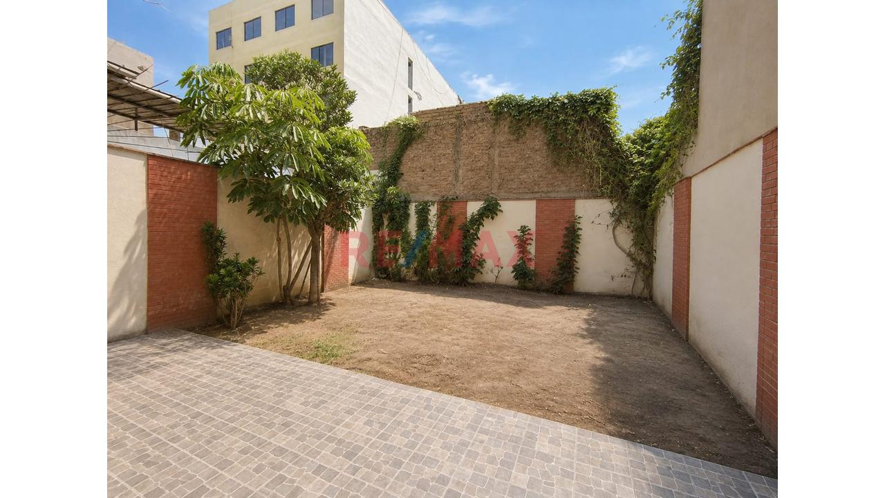 Se Vende Casa De 3 Pisos En Excelente Zona De Surco La Castellana — foto 8