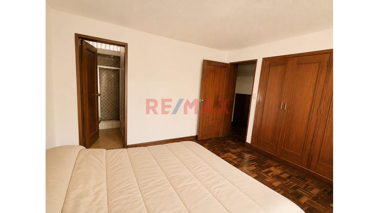 Se Vende Casa De 3 Pisos En Excelente Zona De Surco La Castellana — foto 7