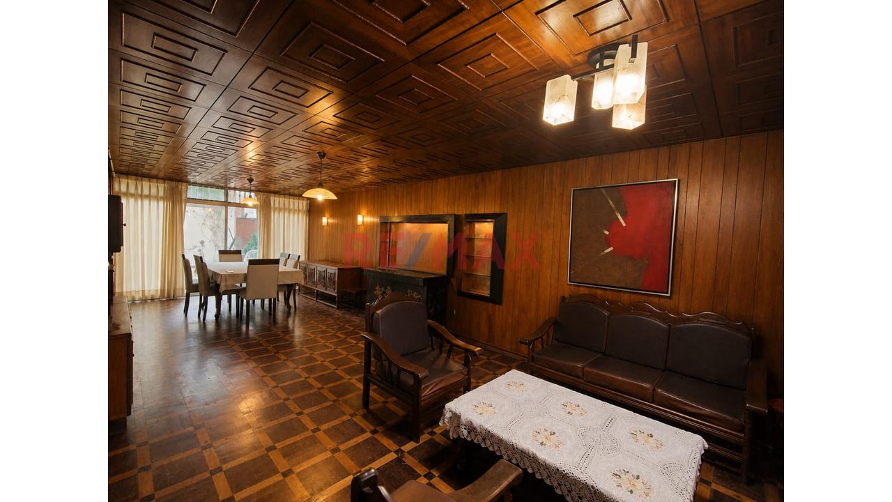 Se Vende Casa De 3 Pisos En Excelente Zona De Surco La Castellana — foto 5