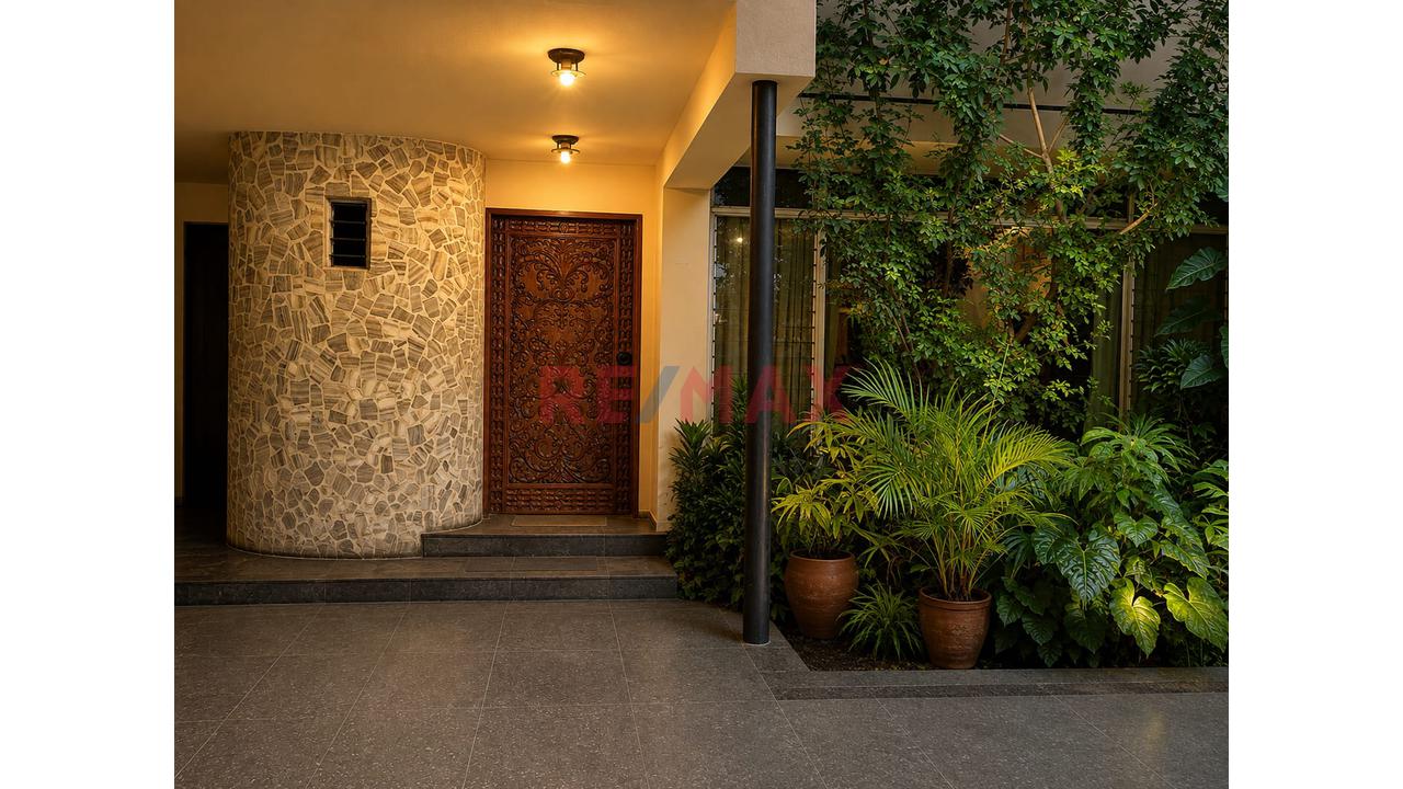 Se Vende Casa De 3 Pisos En Excelente Zona De Surco La Castellana — foto 4