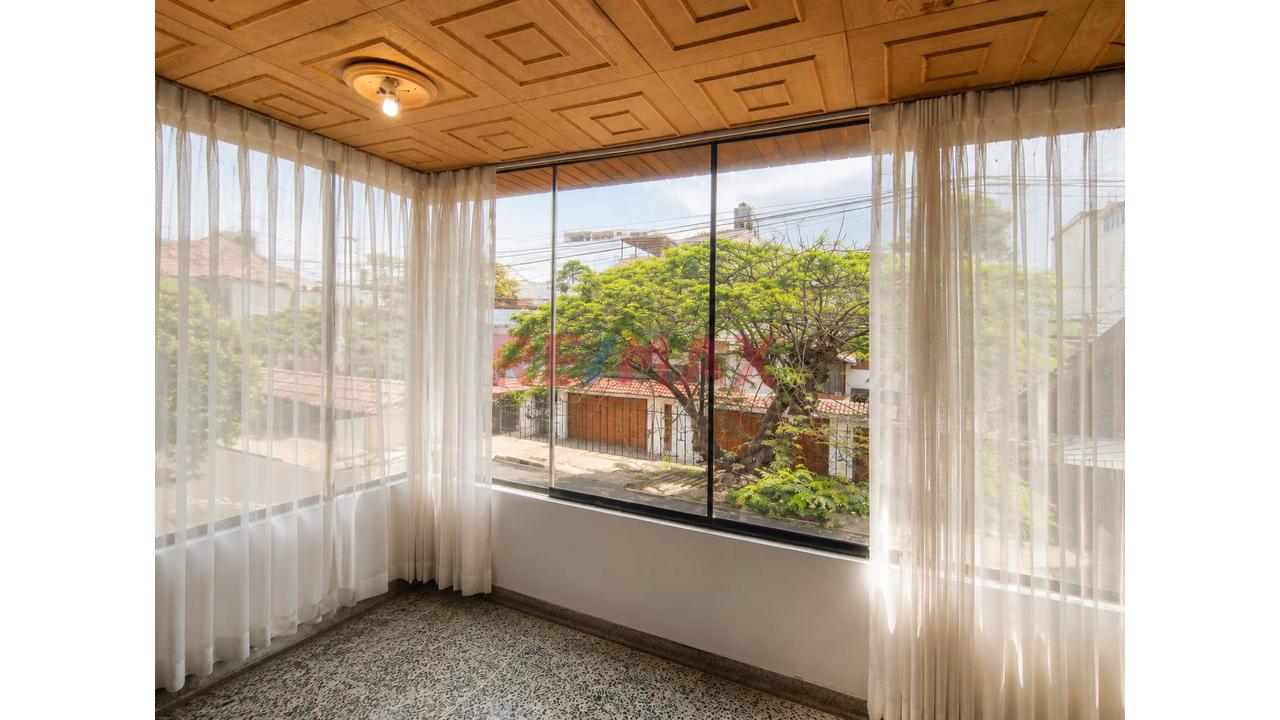 Se Vende Casa De 3 Pisos En Excelente Zona De Surco La Castellana — foto 6