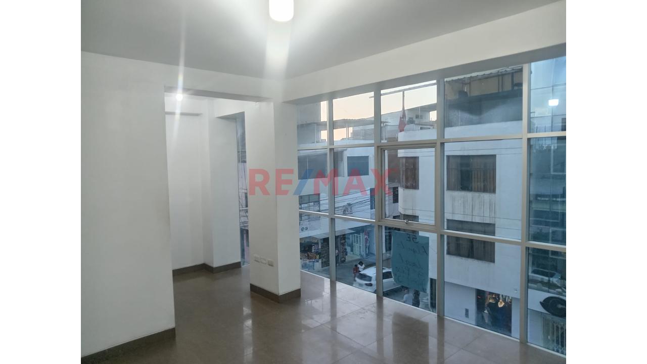 Alquilo Oficina Premium De 55 M² | Excelente Ubicación En Pleno Centro De Chiclayo - 4