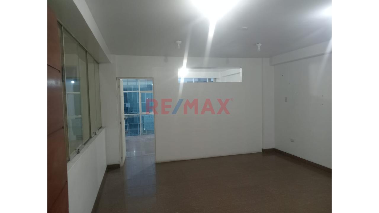 Alquilo Oficina Premium De 55 M² | Excelente Ubicación En Pleno Centro De Chiclayo - 7