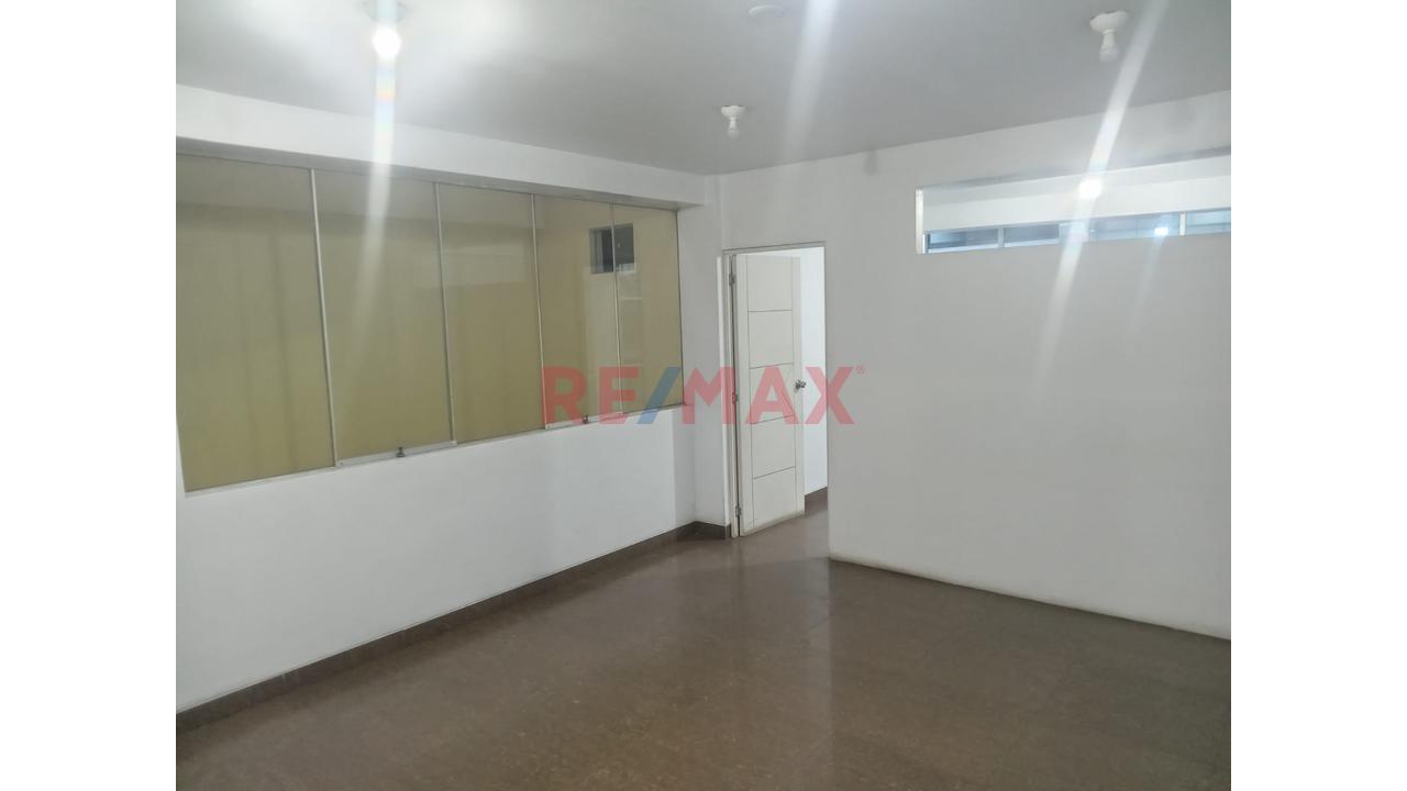 Alquilo Oficina Premium De 55 M² | Excelente Ubicación En Pleno Centro De Chiclayo - 5