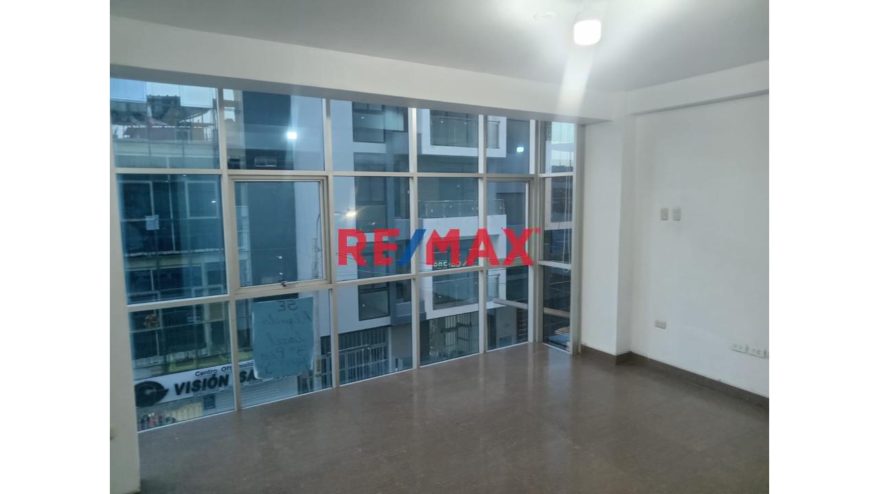 Alquilo Oficina Premium De 55 M² | Excelente Ubicación En Pleno Centro De Chiclayo - 1
