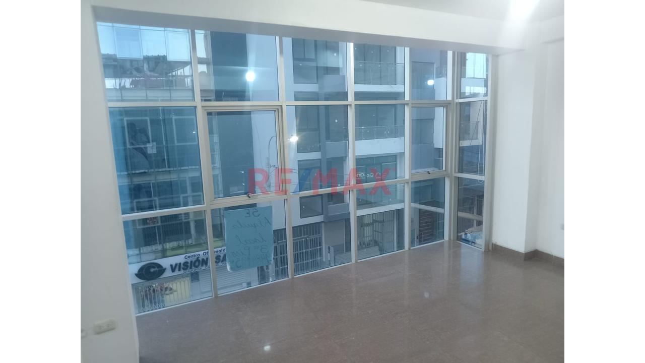 Alquilo Oficina Premium De 55 M² | Excelente Ubicación En Pleno Centro De Chiclayo - 3