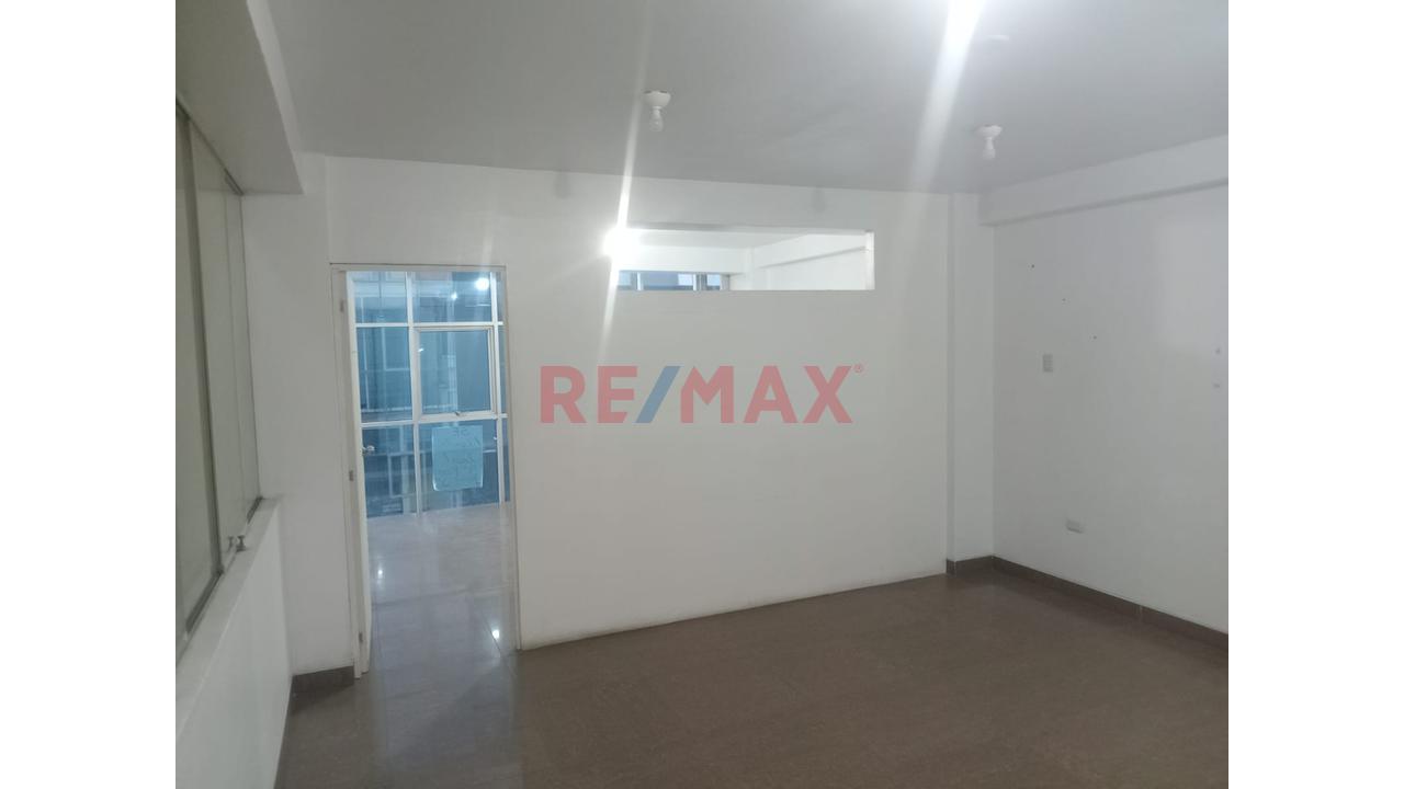 Alquilo Oficina Premium De 55 M² | Excelente Ubicación En Pleno Centro De Chiclayo - 6