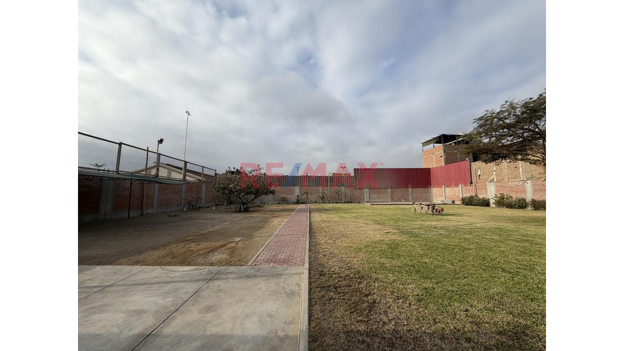 Se Alquila Inmueble Versátil, Con Amplio Jardín Frente A La Panamericana Sur - 17