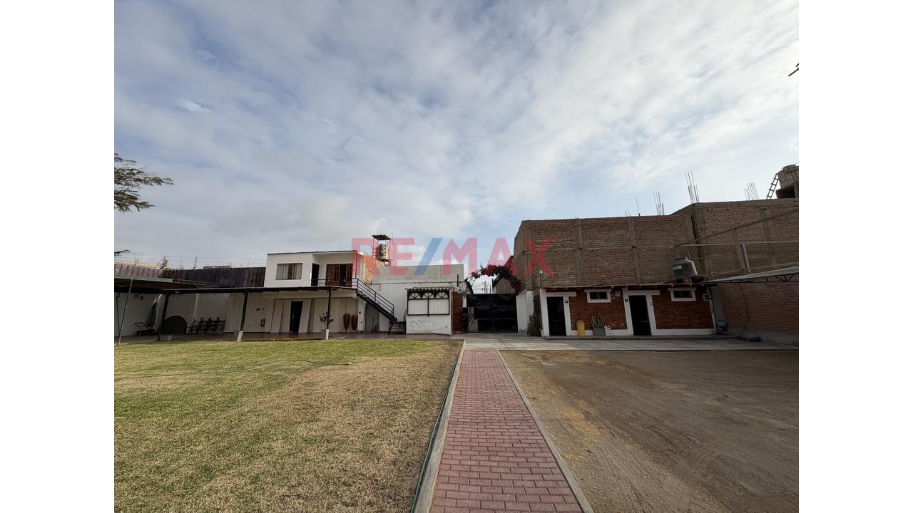 Se Alquila Inmueble Versátil, Con Amplio Jardín Frente A La Panamericana Sur - 16