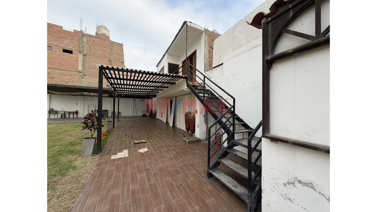 Se Alquila Inmueble Versátil, Con Amplio Jardín Frente A La Panamericana Sur - 4