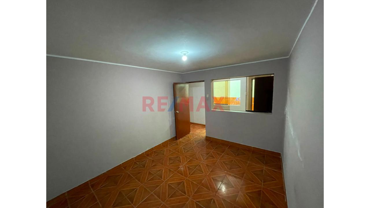 Vendo Casa De 420M2 De Tres Pisos Mas Azotea Frente A Parque En Comas — foto 7