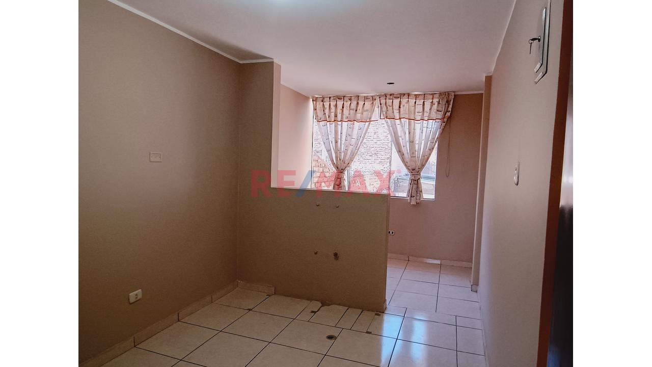 Casa Comercial A 3 Cuadras Del Mall De Porongoche - 11