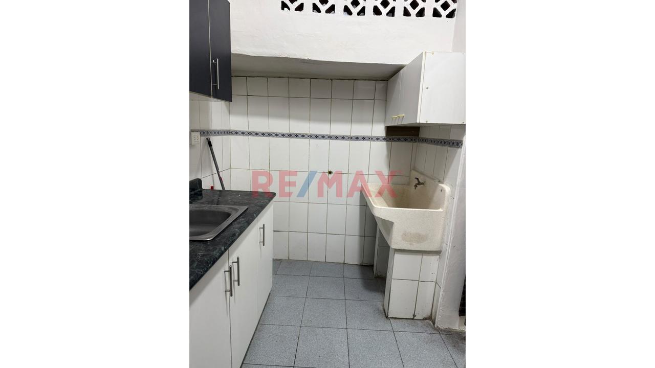 Local Comercial En Alquiler En Breña - Primer Piso - 9
