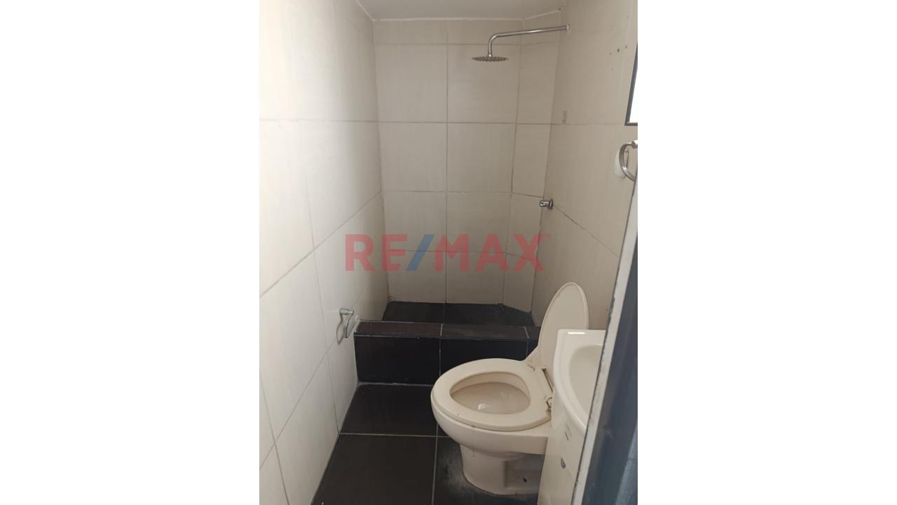 Vendo Casa De Tres Pisos Frente A Parque - 8