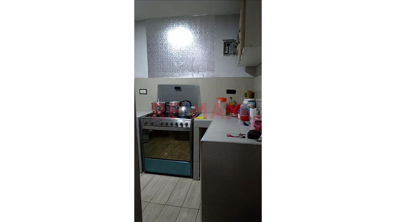 Casa De Un Piso Y Medio En Buena Ubicacion En Los Olivos — foto 15