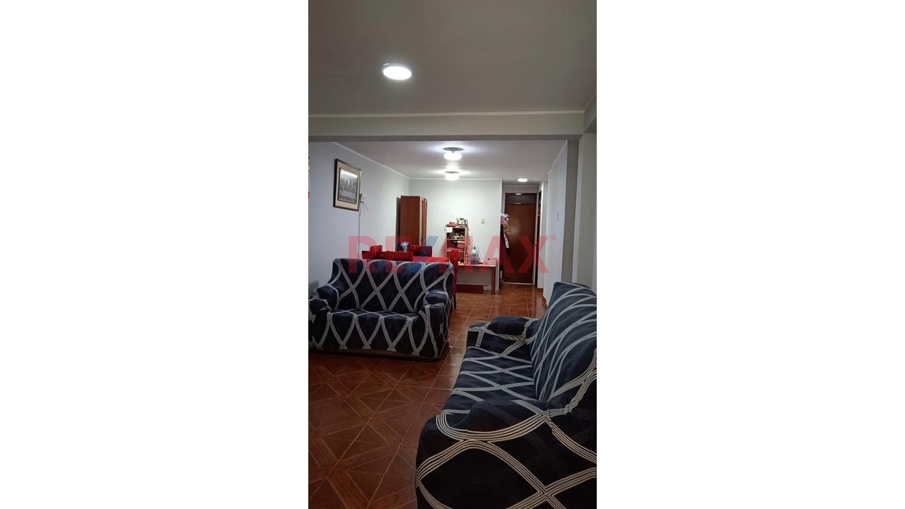 Casa De Un Piso Y Medio En Buena Ubicacion En Los Olivos — foto 7
