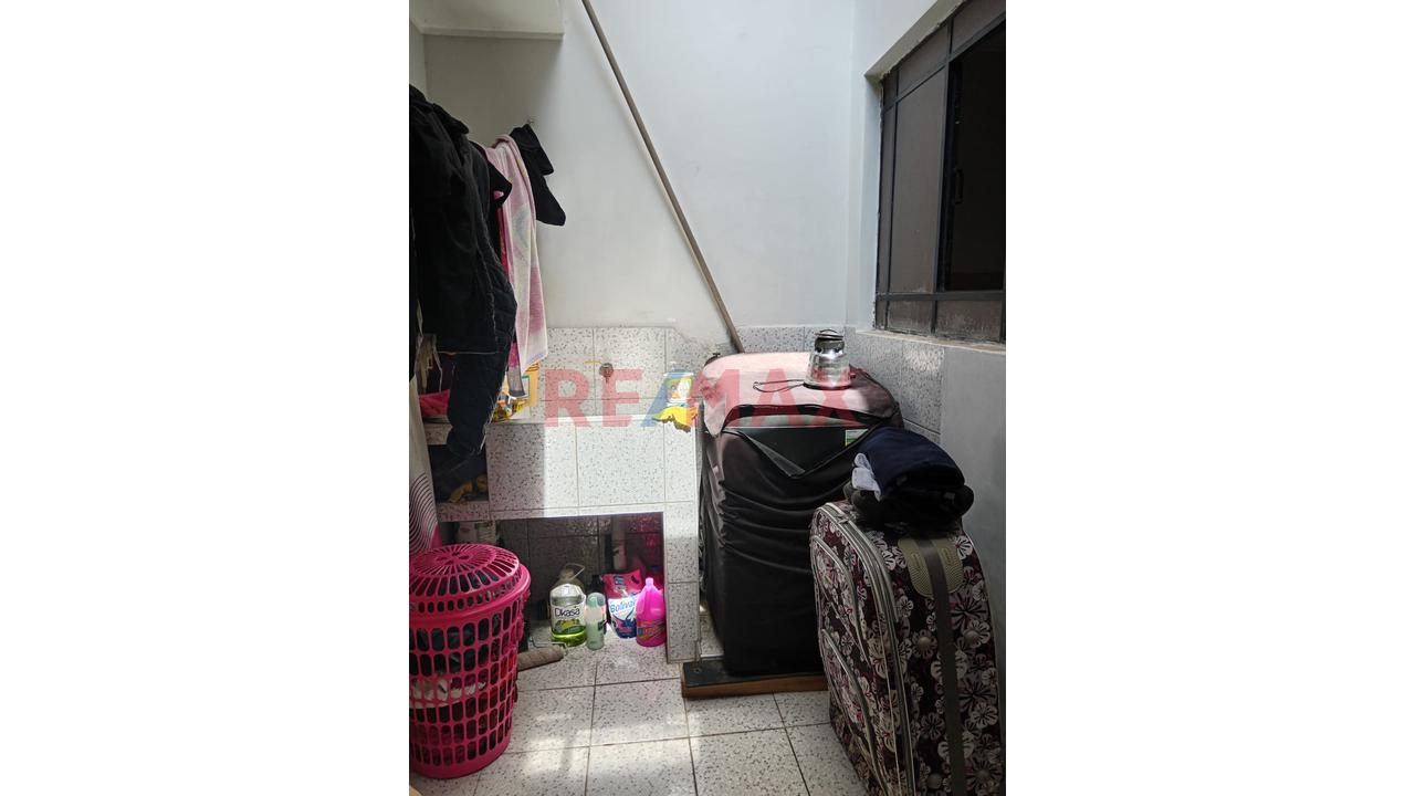 Casa De Un Piso Y Medio En Buena Ubicacion En Los Olivos — foto 10