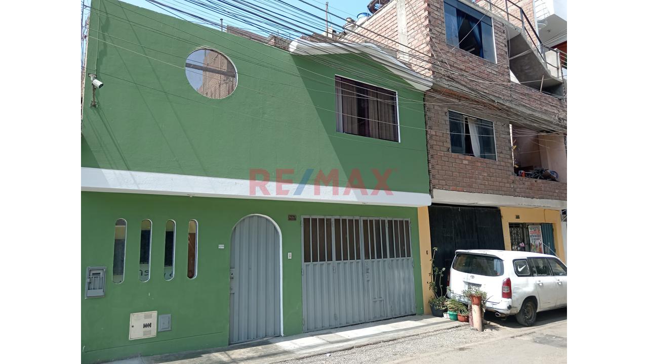 Casa De Un Piso Y Medio En Buena Ubicacion En Los Olivos - 16