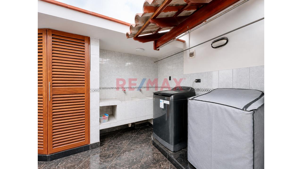 Venta De Amplia Azotea Con Potencial De Inversión – En Bellavista, Callao - 3