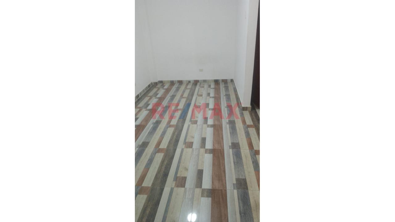 Se Vende Casa De  3 Pisos En San Antonio De Carabayllo — foto 2