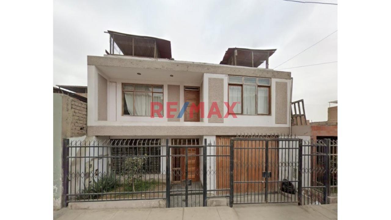 Venta De Amplia Casa