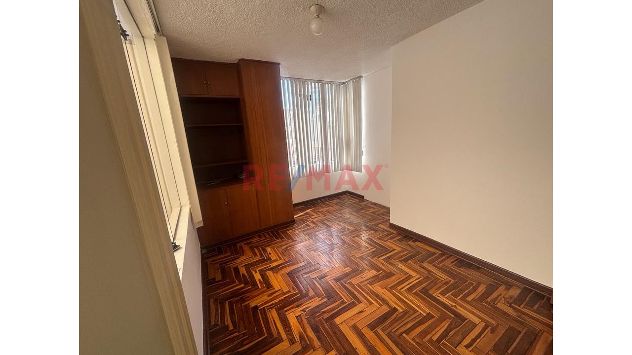 🏡 Alquilo Casa De 3 Pisos – Zona Residencial  José Luis Bustamante Y Rivero — foto 4