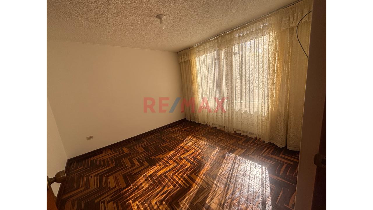 🏡 Alquilo Casa De 3 Pisos – Zona Residencial  José Luis Bustamante Y Rivero — foto 2