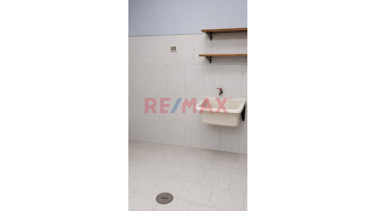 Venta De Departamento Tipo Casa En Los Olivos — foto 2