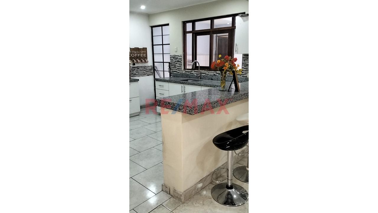 Venta De Departamento Tipo Casa En Los Olivos — foto 7