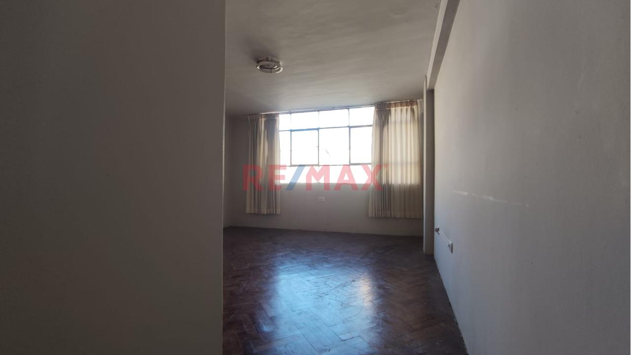 Se Vende Piso Completo Con Locales Comerciales - 3