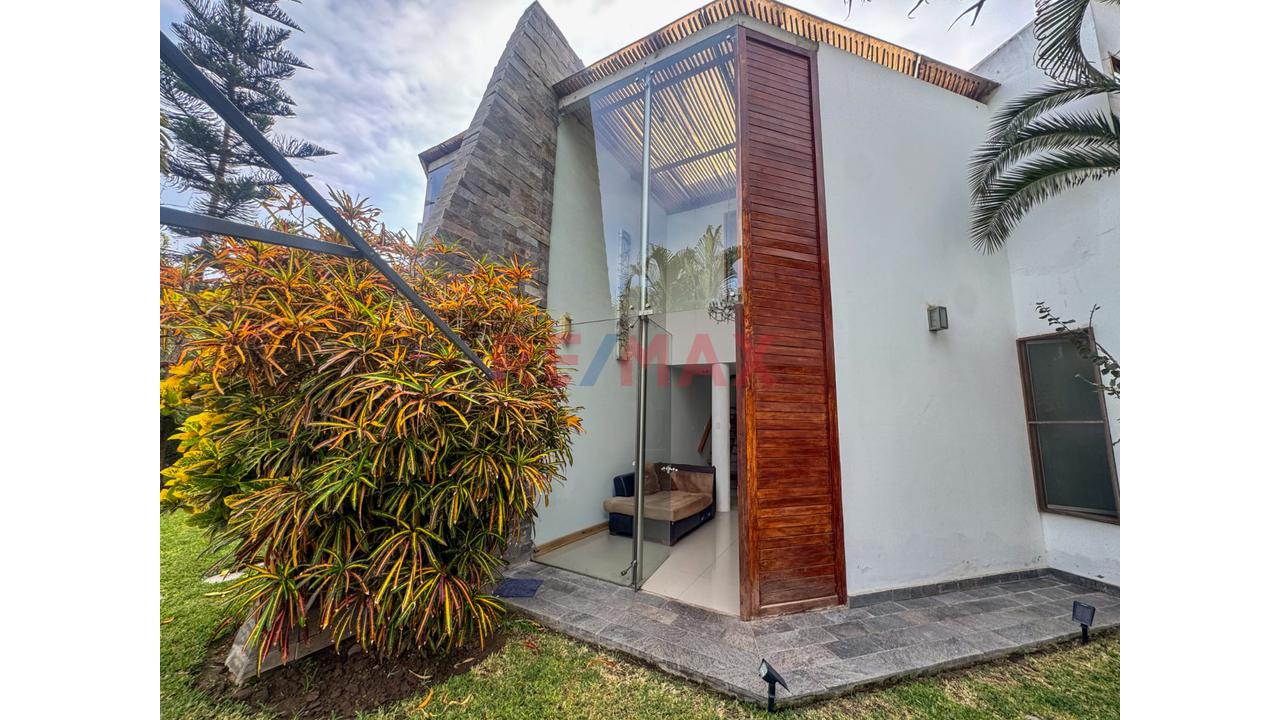 Se Vende Hermosa Casa Moderna Con 2 Bungalows, Piscina Y Amplias Áreas Verdes. - 3