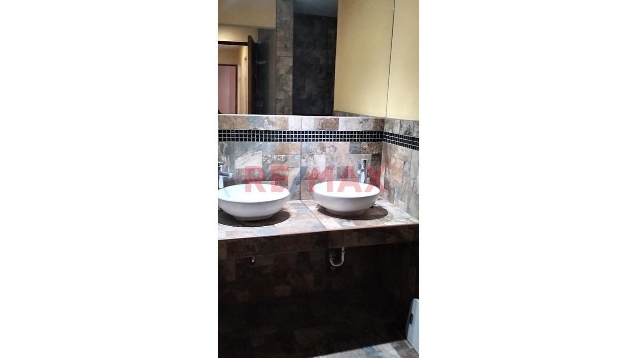 Venta De Hermoso Y Amplio Departamento En Los Olivos — foto 10
