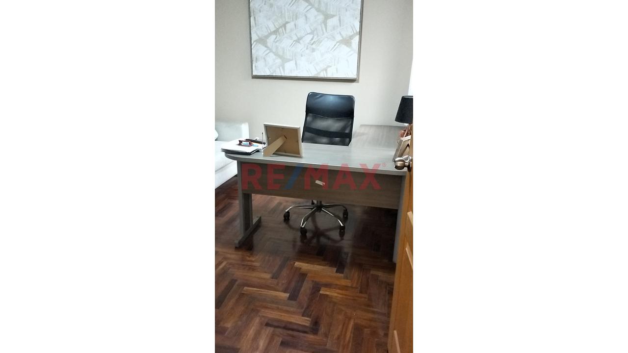 Venta De Hermoso Y Amplio Departamento En Los Olivos — foto 8