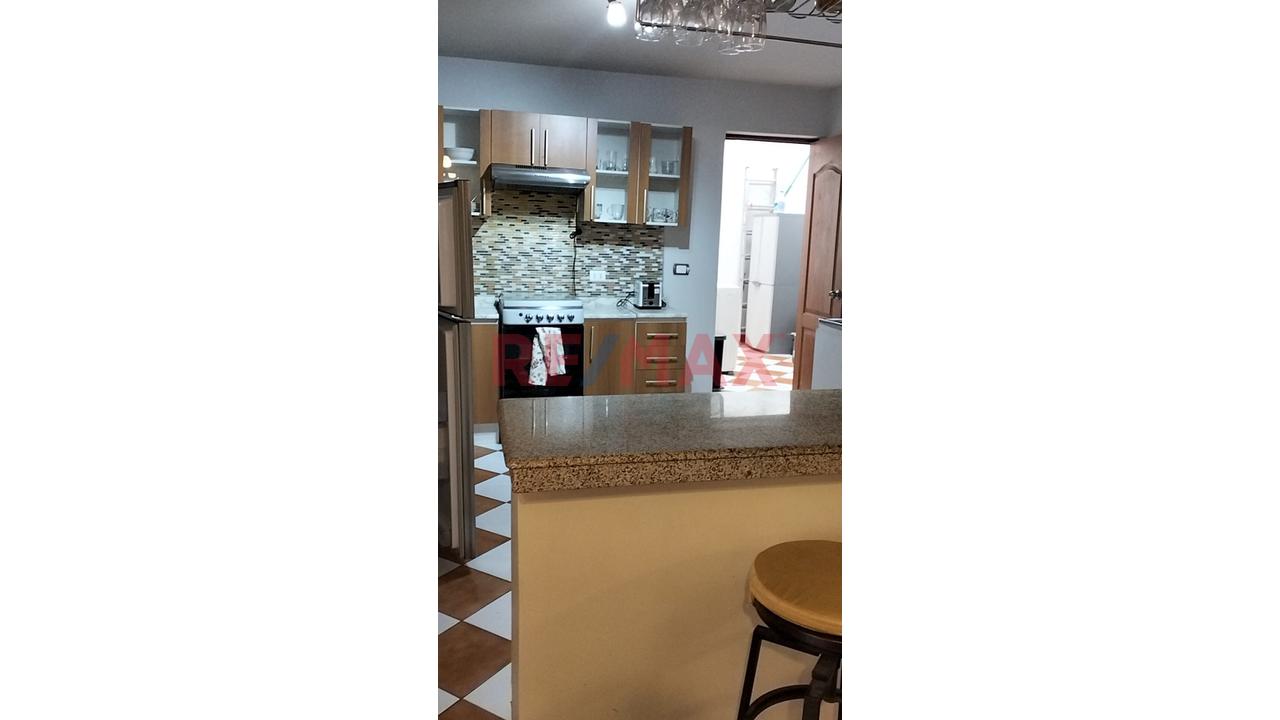 Venta De Hermoso Y Amplio Departamento En Los Olivos — foto 7