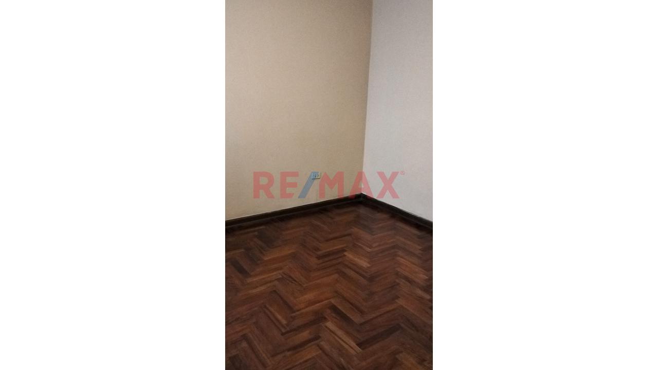 Venta De Hermoso Y Amplio Departamento En Los Olivos — foto 2