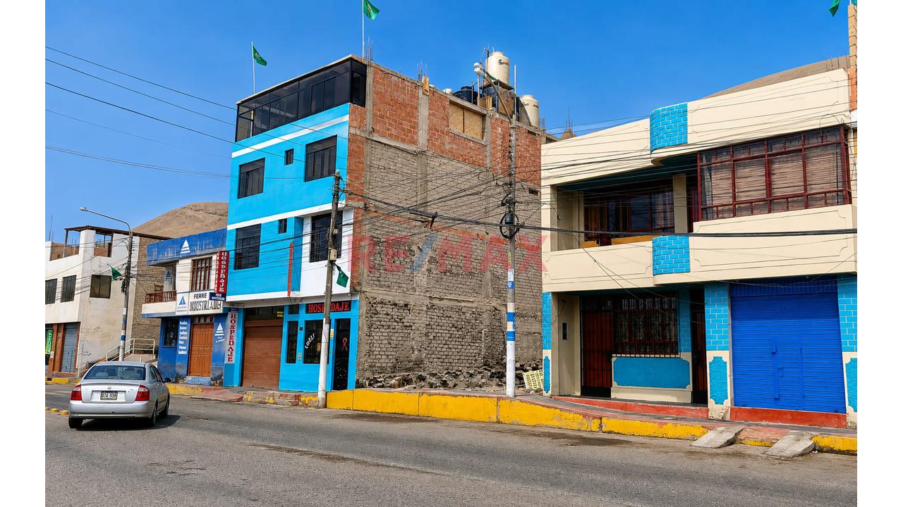 Venta  De Terreno En Avenida Principal - 4