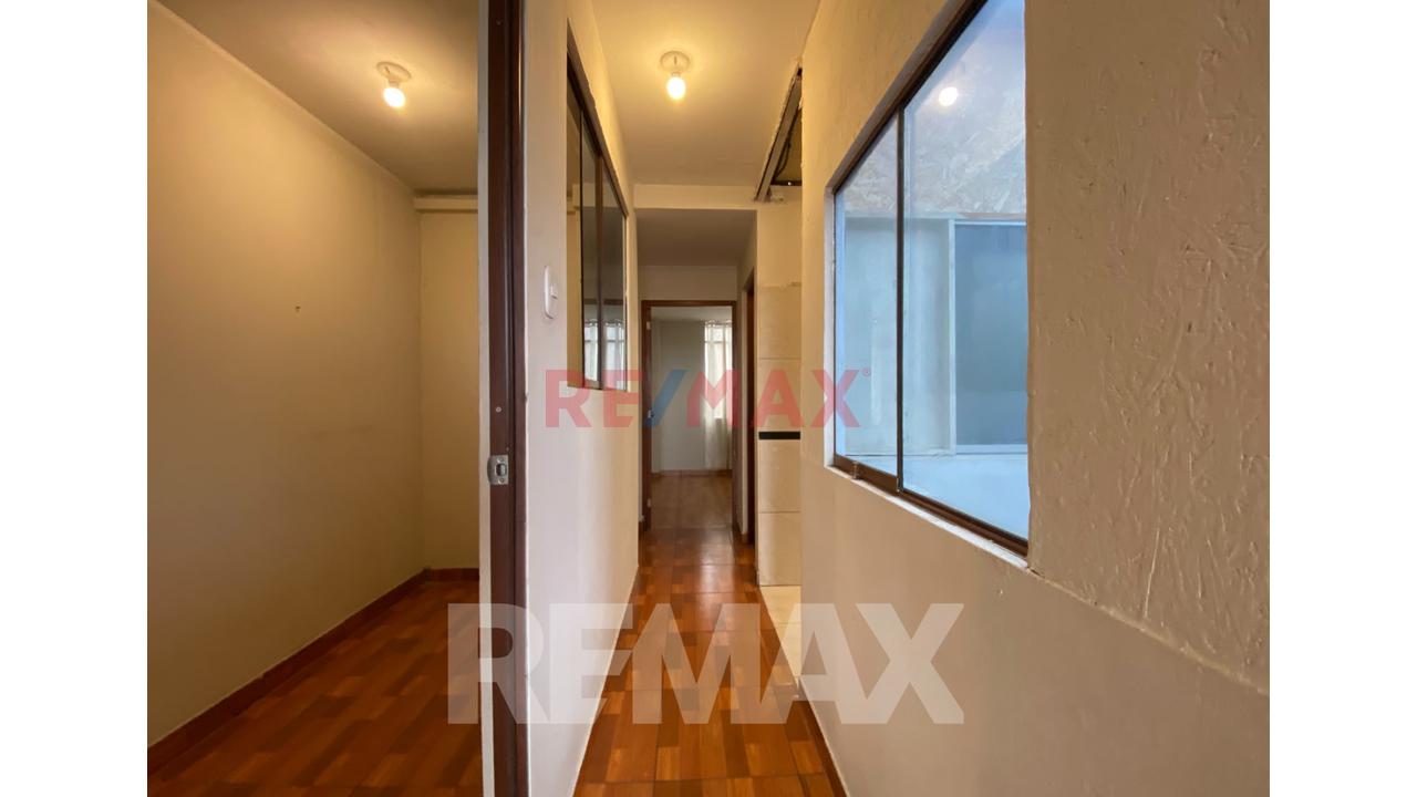 Venta De Departamento Tipo Dúplex Con Vista A La Ciudad En El Distrito De Los Olivos, — foto 4