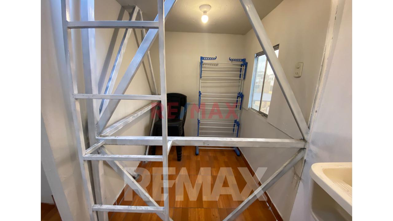 Venta De Departamento Tipo Dúplex Con Vista A La Ciudad En El Distrito De Los Olivos, — foto 10