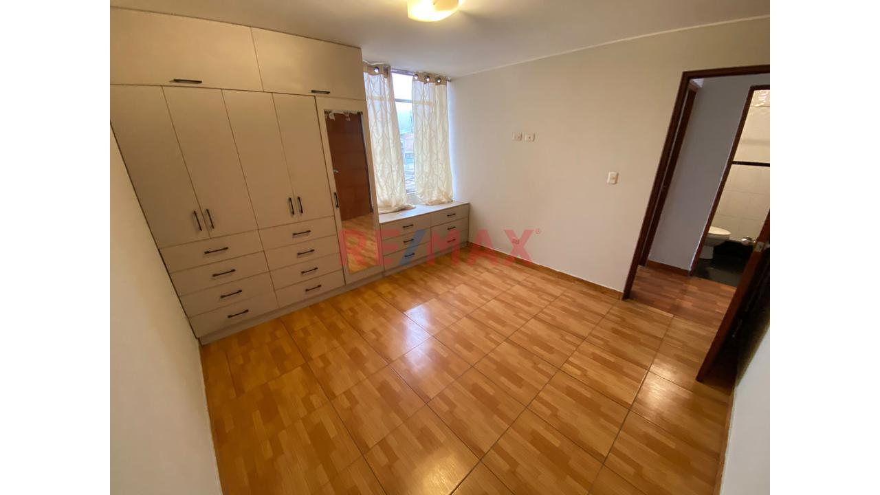 Venta De Departamento Tipo Dúplex Con Vista A La Ciudad En El Distrito De Los Olivos, — foto 11