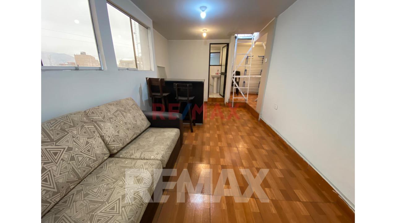 Venta De Departamento Tipo Dúplex Con Vista A La Ciudad En El Distrito De Los Olivos, — foto 2