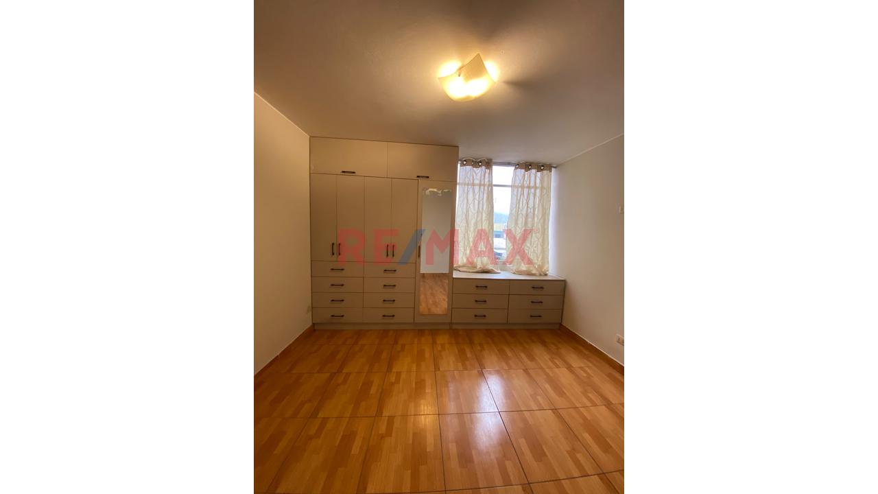 Venta De Departamento Tipo Dúplex Con Vista A La Ciudad En El Distrito De Los Olivos, — foto 10